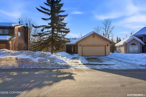 8211 Summerset Dr, Anchorage, AK 99518 photo 3