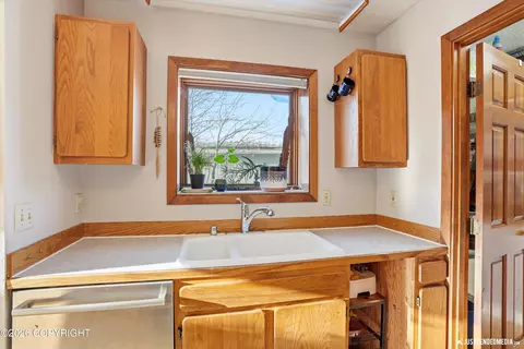 8211 Summerset Dr, Anchorage, AK 99518 photo 17