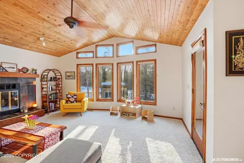 8211 Summerset Dr, Anchorage, AK 99518 photo 9