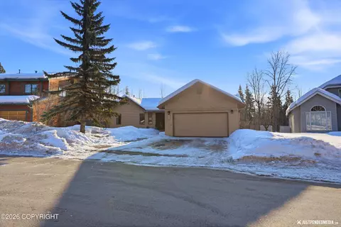 8211 Summerset Dr, Anchorage, AK 99518 photo 2