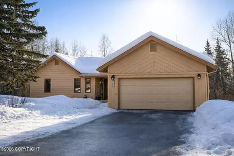 8211 Summerset Dr, Anchorage, AK 99518