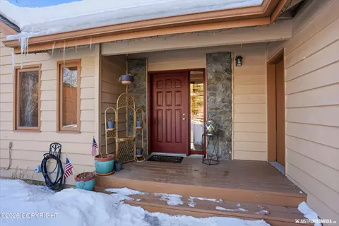 8211 Summerset Dr, Anchorage, AK 99518 photo 5