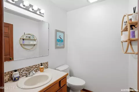 8211 Summerset Dr, Anchorage, AK 99518 photo 40