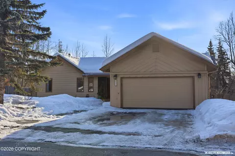 8211 Summerset Dr, Anchorage, AK 99518 photo 4