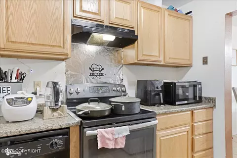 Kitchen - 1930 E 72nd Ave, Anchorage, AK 99507 photo 8 of 9