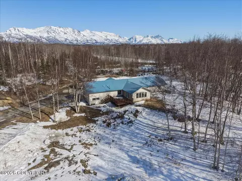 5747 N Cunningham Rd, Palmer, AK 99645