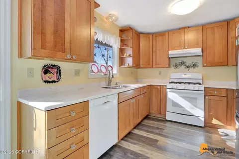 Kitchen - 20608 Lucas Ave, Eagle River, AK 99577 photo 2 of 4