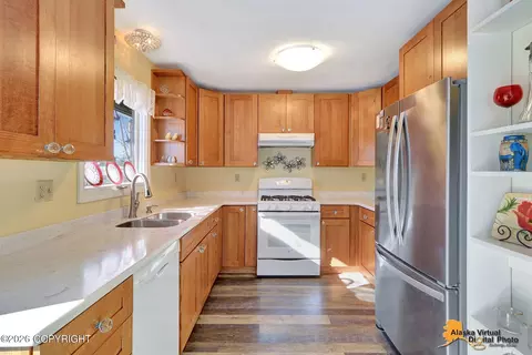 Kitchen - 20608 Lucas Ave, Eagle River, AK 99577 photo 4 of 4