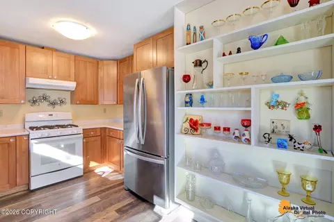 Kitchen - 20608 Lucas Ave, Eagle River, AK 99577 photo 3 of 4