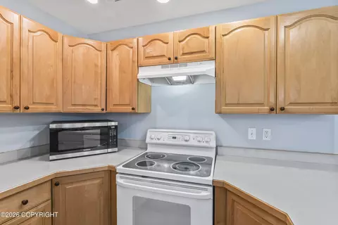 Kitchen - 16633 Rivers Edge Ln # 19, Eagle River, AK 99577 photo 3 of 4
