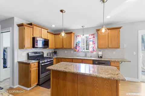 Kitchen - 19120 Babrof Dr, Eagle River, AK 99577 photo 5 of 6