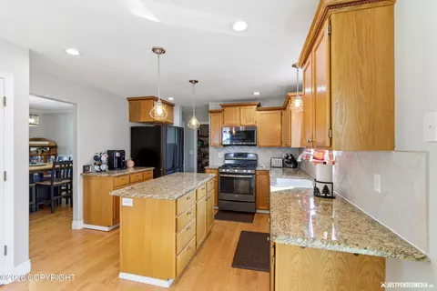 Kitchen - 19120 Babrof Dr, Eagle River, AK 99577 photo 6 of 6