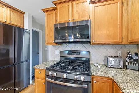Kitchen - 19120 Babrof Dr, Eagle River, AK 99577 photo 4 of 6