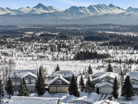 10935 Northfleet Dr, Anchorage, AK 99515