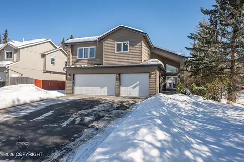 10911 Kaskanak Dr, Eagle River, AK 99577