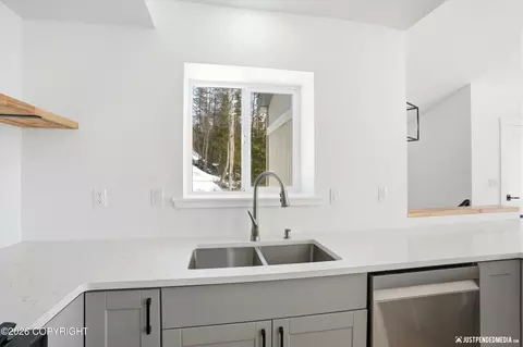 Kitchen - 19031 Upper Mccrary Rd, Eagle River, AK 99577 photo 4 of 4
