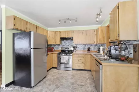 Kitchen - 18706 Second St, Eagle River, AK 99577 photo 2 of 5