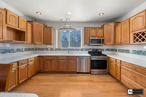 5360 Honeysuckle Ln, Wasilla, AK 99654