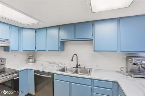 Kitchen - 18630 Eaglewood Loop, Eagle River, AK 99577 photo 2 of 3