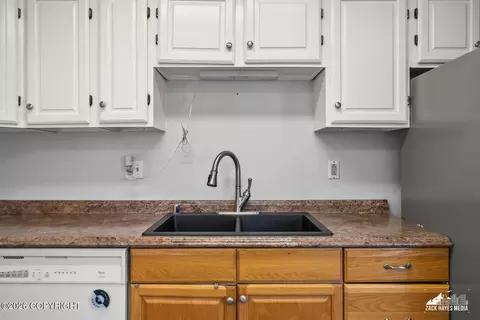 Kitchen - 20880 Oberg Rd, Chugiak, AK 99567 photo 3 of 9