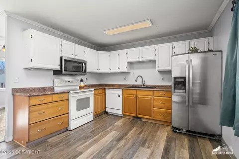 Kitchen - 20880 Oberg Rd, Chugiak, AK 99567 photo 2 of 9