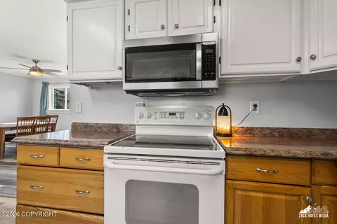 Kitchen - 20880 Oberg Rd, Chugiak, AK 99567 photo 5 of 9