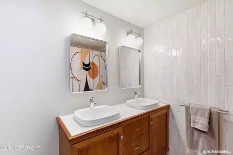 Bath - 5329 E 42nd Ave, Anchorage, AK 99508 photo 4 of 8