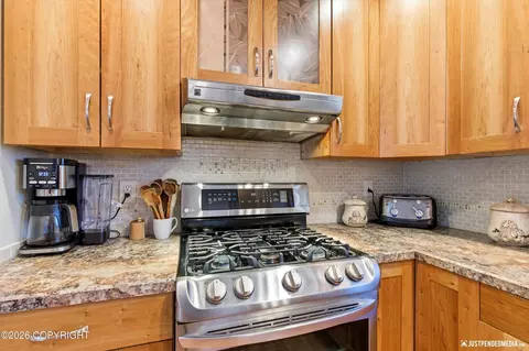Kitchen - 5329 E 42nd Ave, Anchorage, AK 99508 photo 5 of 7