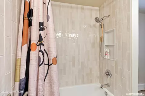 Bath - 5329 E 42nd Ave, Anchorage, AK 99508 photo 5 of 8