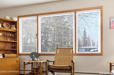 Living - 5329 E 42nd Ave, Anchorage, AK 99508 photo 5 of 10
