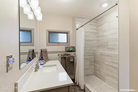 Bath - 5329 E 42nd Ave, Anchorage, AK 99508 photo 6 of 8