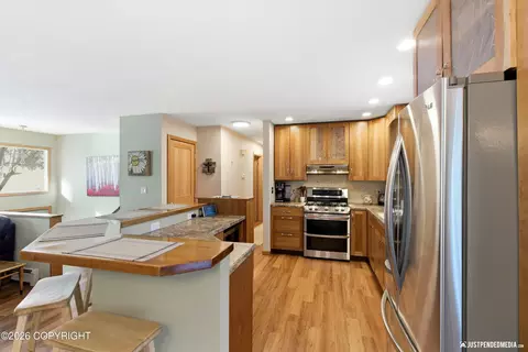 Kitchen - 5329 E 42nd Ave, Anchorage, AK 99508 photo 4 of 7