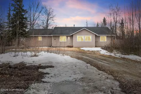 9676 W Rosehill Dr, Wasilla, AK 99623