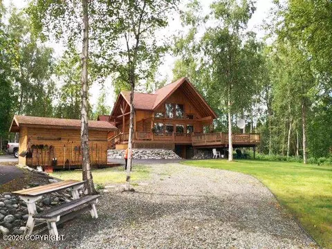 3985 S Horseshoe Lake Rd, Big Lake, AK 99652