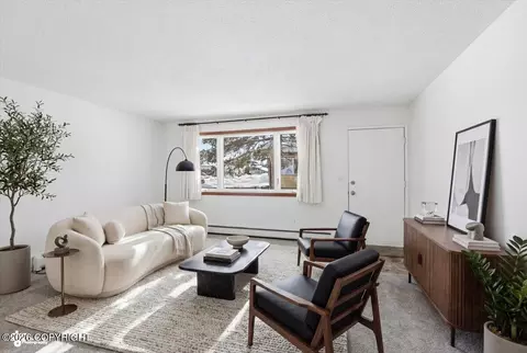 1806 Thunderbird Pl, Anchorage, AK 99508
