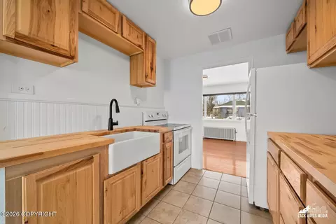 1026 P St # 7, Anchorage, AK 99501