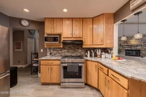 Kitchen - 654 Highlander Cir, Anchorage, AK 99518 photo 2 of 4