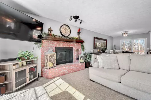 Living - 17507 Kantishna Rd, Eagle River, AK 99577 photo 2 of 3