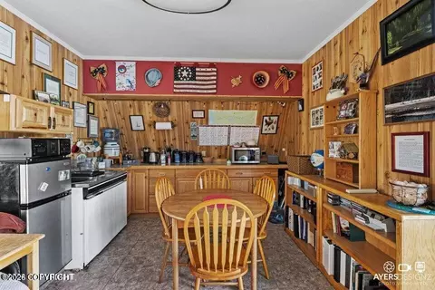 Kitchen - 29090 Mickeys Loop, Sterling, AK 99672 photo 3 of 5
