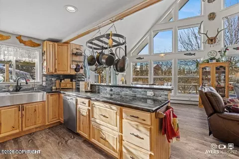 Kitchen - 29090 Mickeys Loop, Sterling, AK 99672 photo 2 of 5