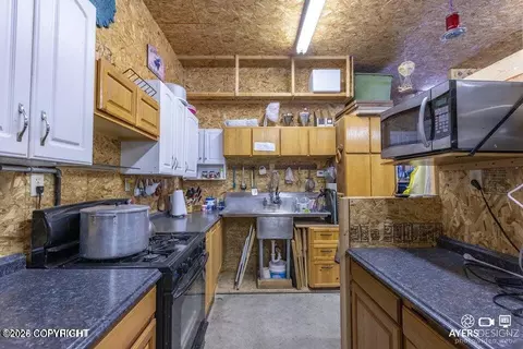 Kitchen - 29090 Mickeys Loop, Sterling, AK 99672 photo 5 of 5