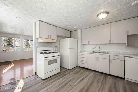 Kitchen - 6006 Debarr Rd, Anchorage, AK 99504 photo 3 of 5