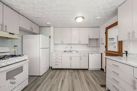 Kitchen - 6006 Debarr Rd, Anchorage, AK 99504 photo 2 of 5