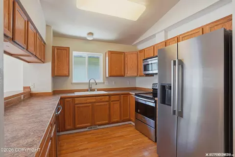 20451 Granite Park Cir, Eagle River, AK 99577 photo 7