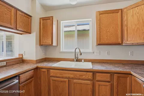 20451 Granite Park Cir, Eagle River, AK 99577 photo 9