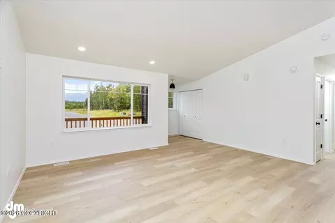 Living - 7651 E Obsidian, Wasilla, AK 99654 photo 2 of 6