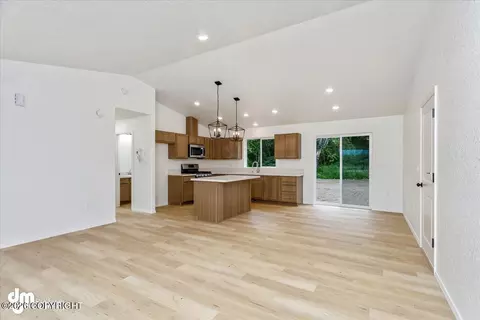 Living - 7651 E Obsidian, Wasilla, AK 99654 photo 5 of 6
