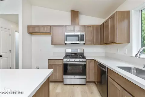 Kitchen - 7651 E Obsidian, Wasilla, AK 99654 photo 4 of 6