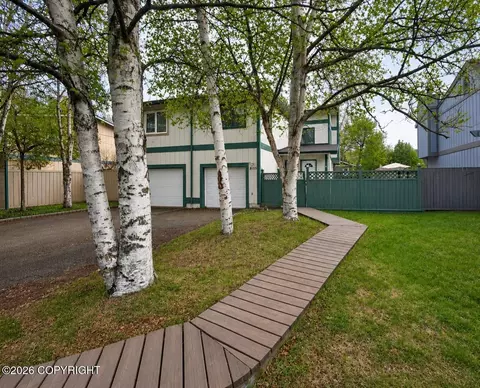 8155 Country Woods Dr, Anchorage, AK 99502