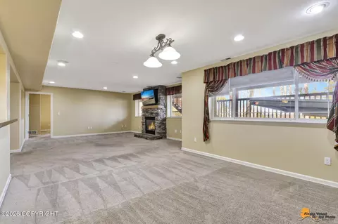 Living - 17201 Yellowstone Dr, Eagle River, AK 99577 photo 12 of 12